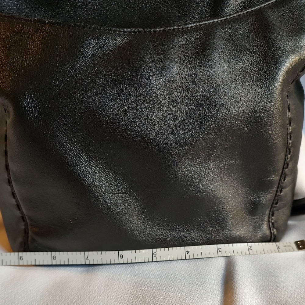 Elegant Black Leather Shoulder Bag - Picture 10 of 12